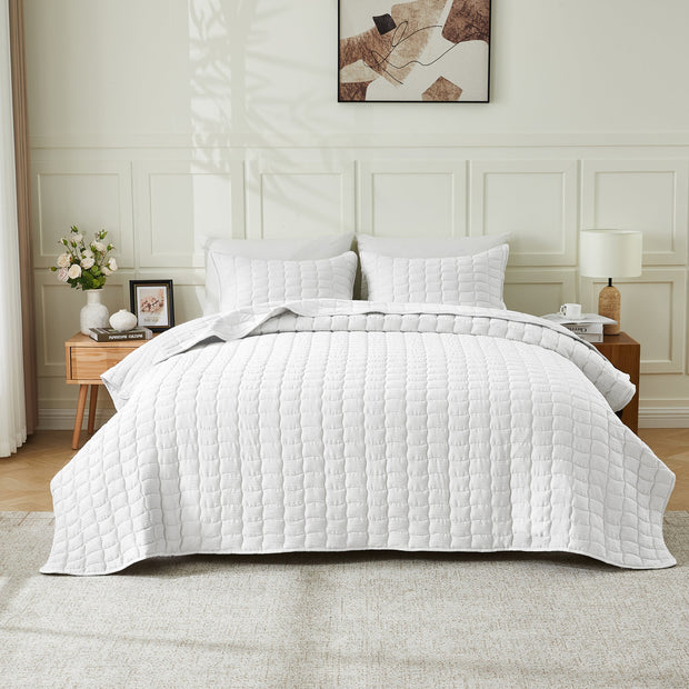 White quilt set